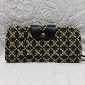 Vintage Wristlet Wallet w/Woven Fabric Cover & Kiss Lock Closure - Black